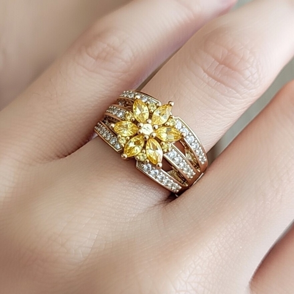 Dazzling Yellow Floral Gemstone Ring Size 8 Sterling Silver Gold Vermeil Jewelry - Picture 4 of 7